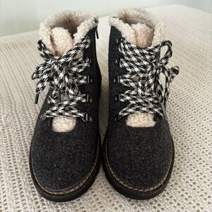 Madden NYC Cozy Ankle Boots Size 8 Women’s